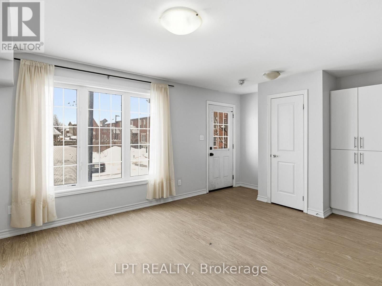 4 - 244 PENETANGUISHENE ROAD Image 21