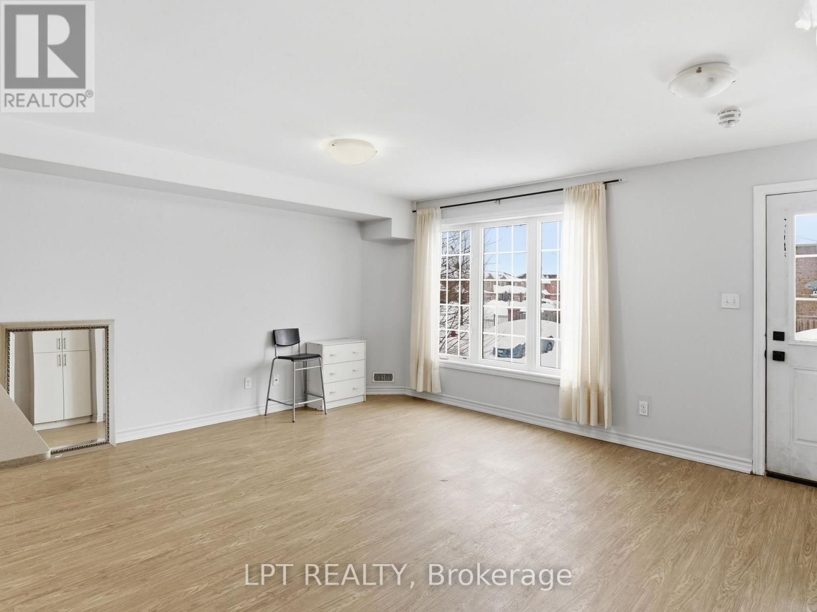 4 - 244 PENETANGUISHENE ROAD Image 22