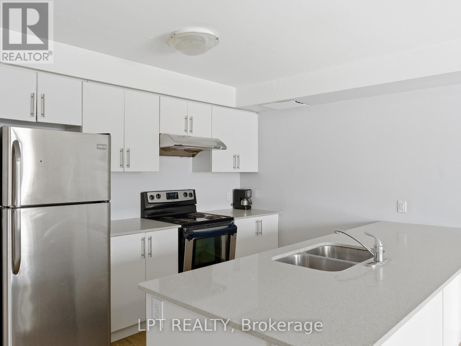 4 - 244 PENETANGUISHENE ROAD Image 24