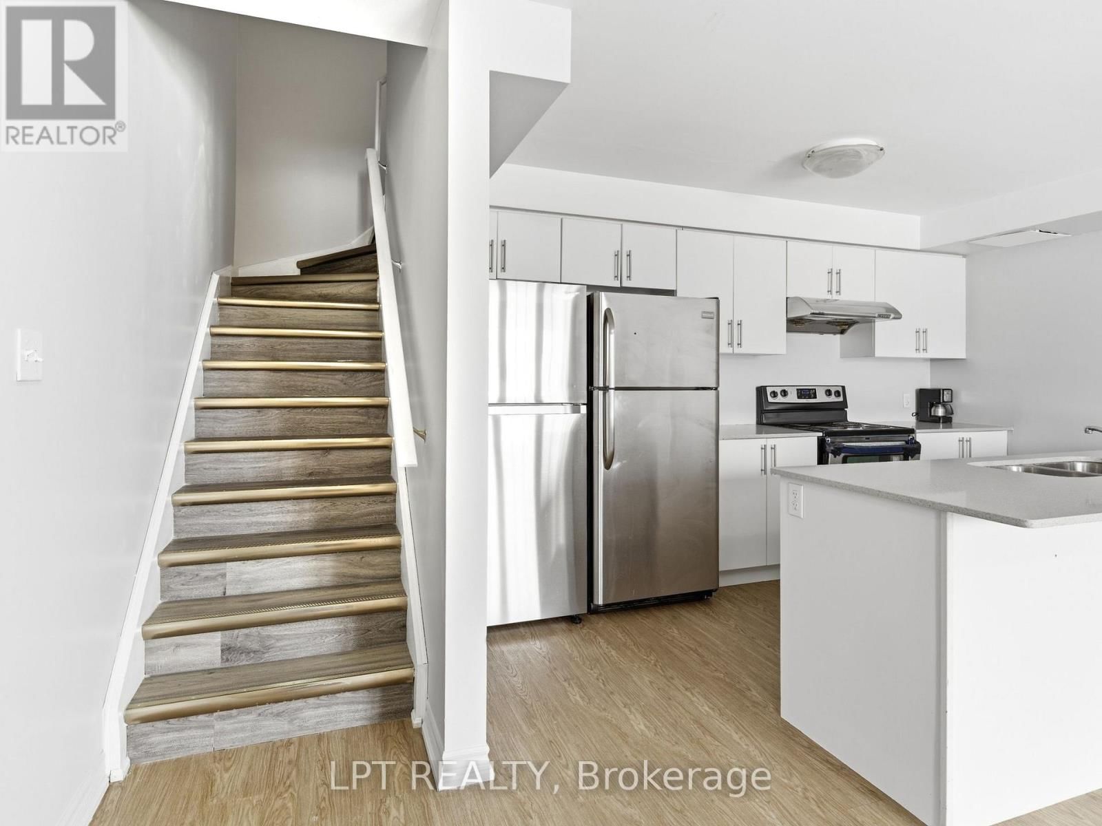 4 - 244 PENETANGUISHENE ROAD Image 3