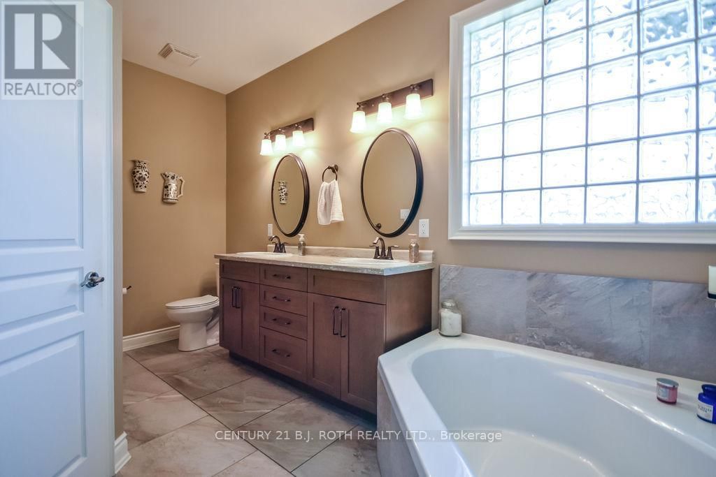 2 ROY HICKLING DRIVE Image 23