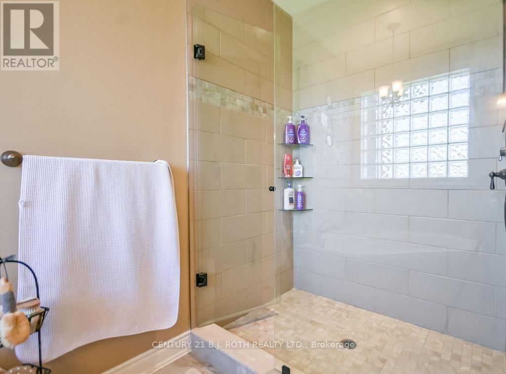 2 ROY HICKLING DRIVE Image 25