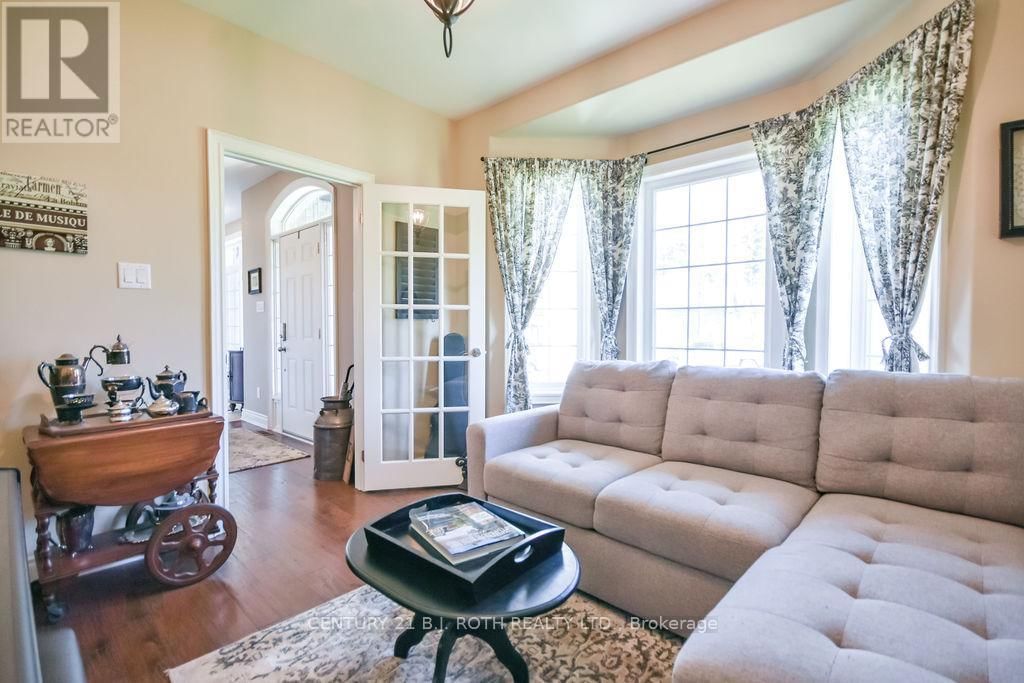 2 ROY HICKLING DRIVE Image 26