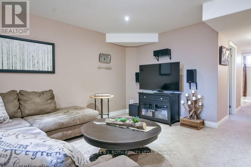 2 ROY HICKLING DRIVE Image 29