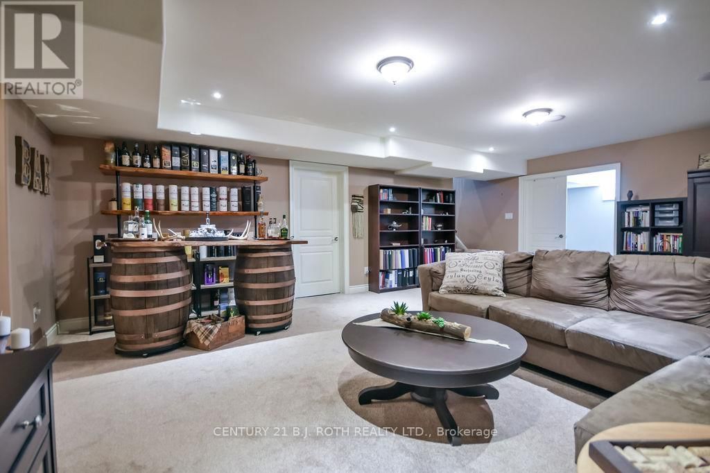 2 ROY HICKLING DRIVE Image 31