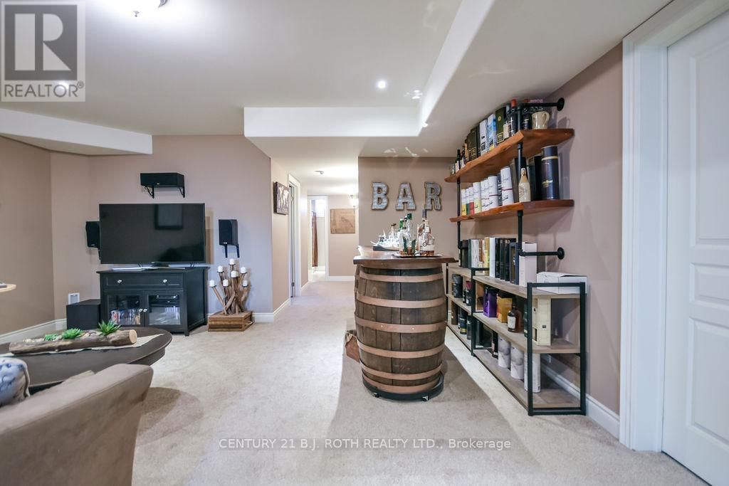 2 ROY HICKLING DRIVE Image 32