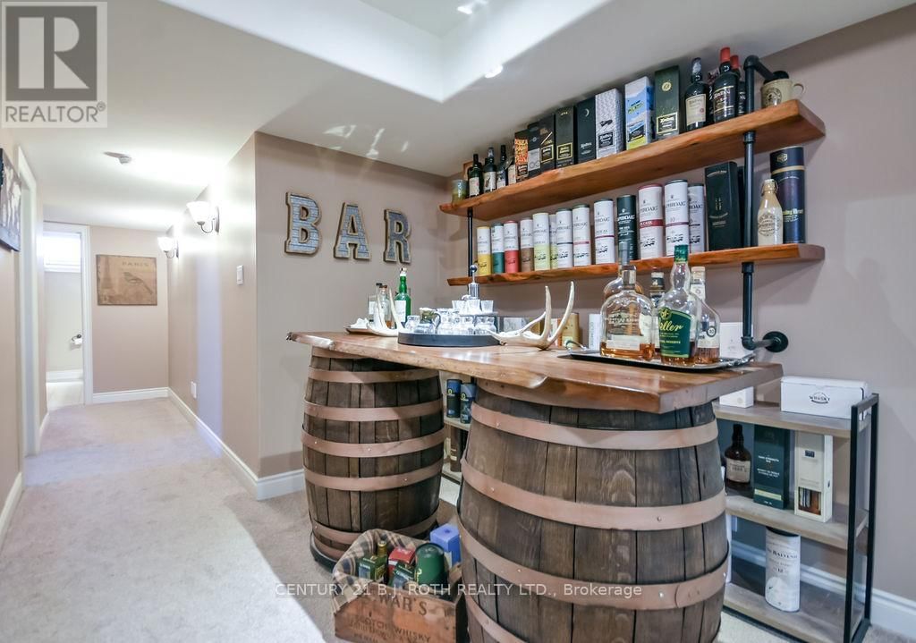 2 ROY HICKLING DRIVE Image 33