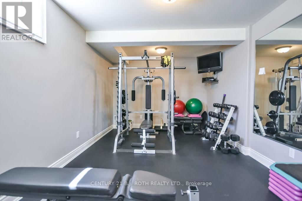 2 ROY HICKLING DRIVE Image 35