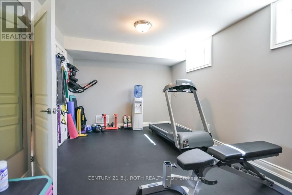 2 ROY HICKLING DRIVE Image 36