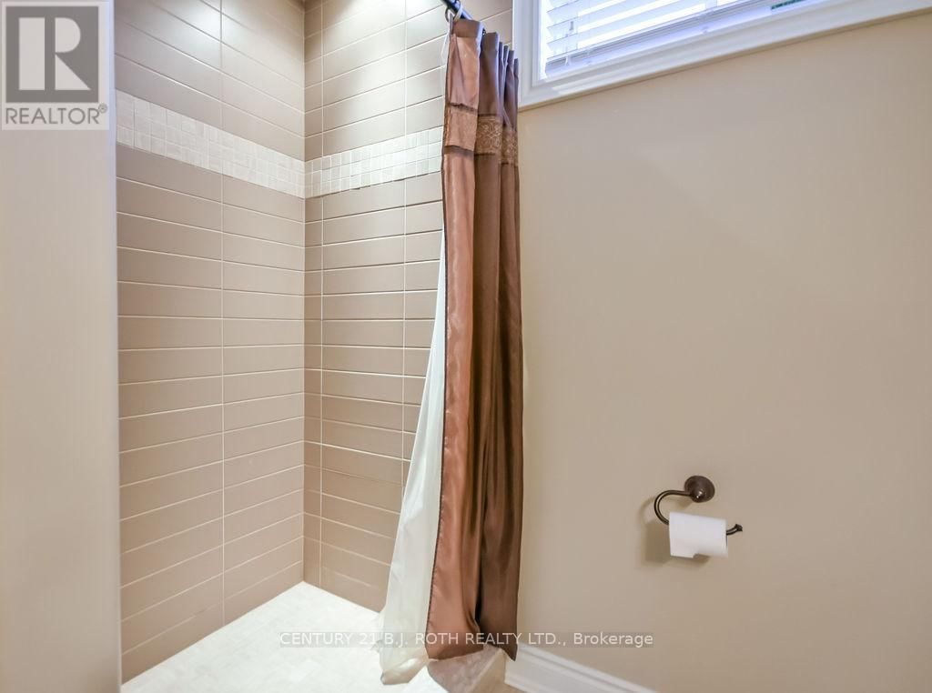 2 ROY HICKLING DRIVE Image 38