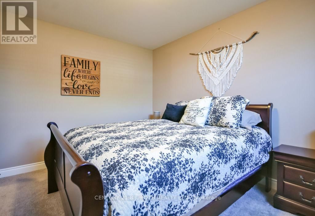 2 ROY HICKLING DRIVE Image 39