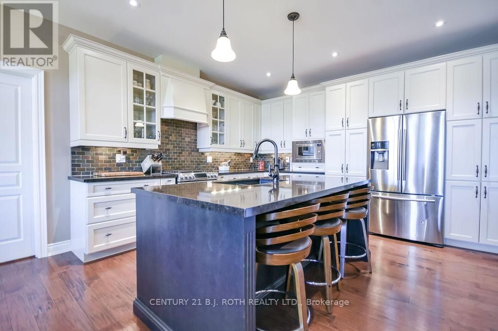 2 ROY HICKLING DRIVE Image 6