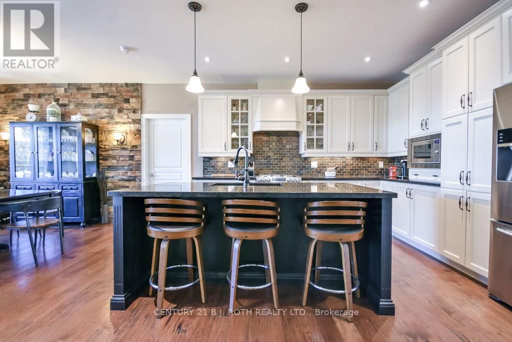 2 ROY HICKLING DRIVE Image 8