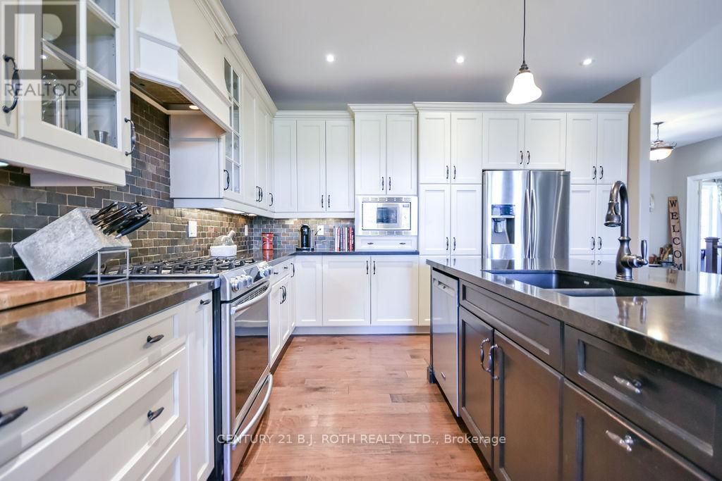 2 ROY HICKLING DRIVE Image 9