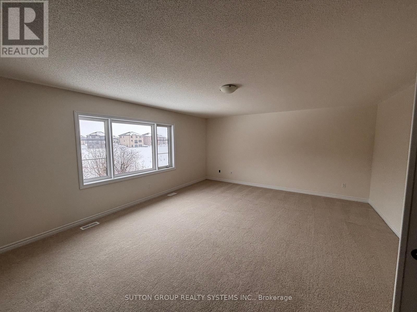 30 ROSANNE CIRCLE Image 12