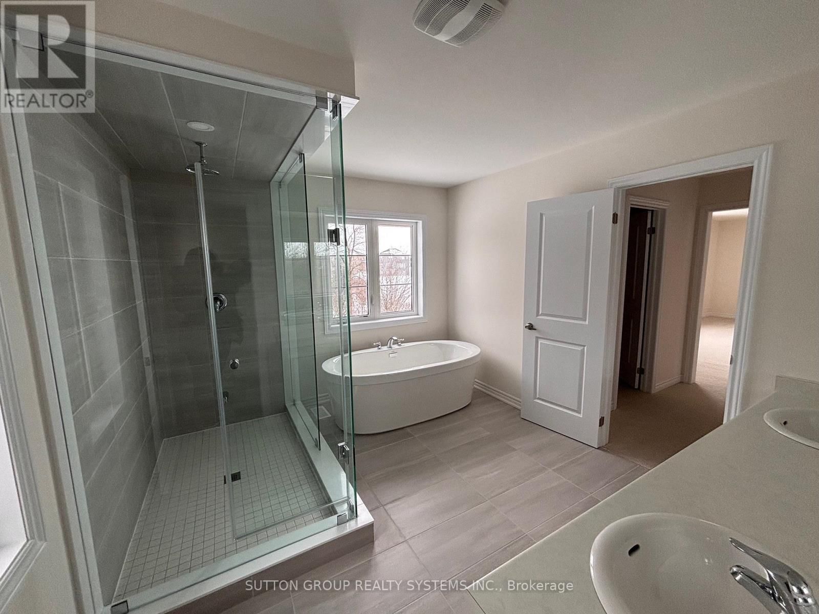 30 ROSANNE CIRCLE Image 14