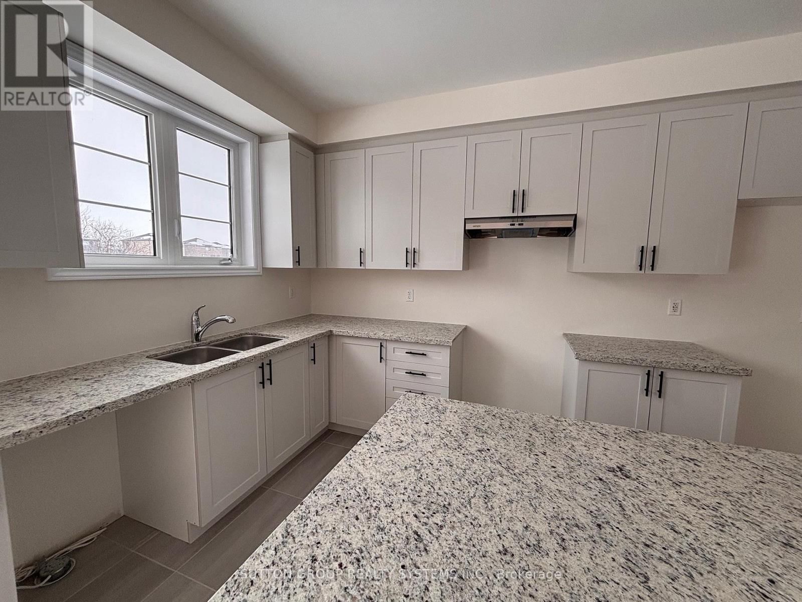 30 ROSANNE CIRCLE Image 2