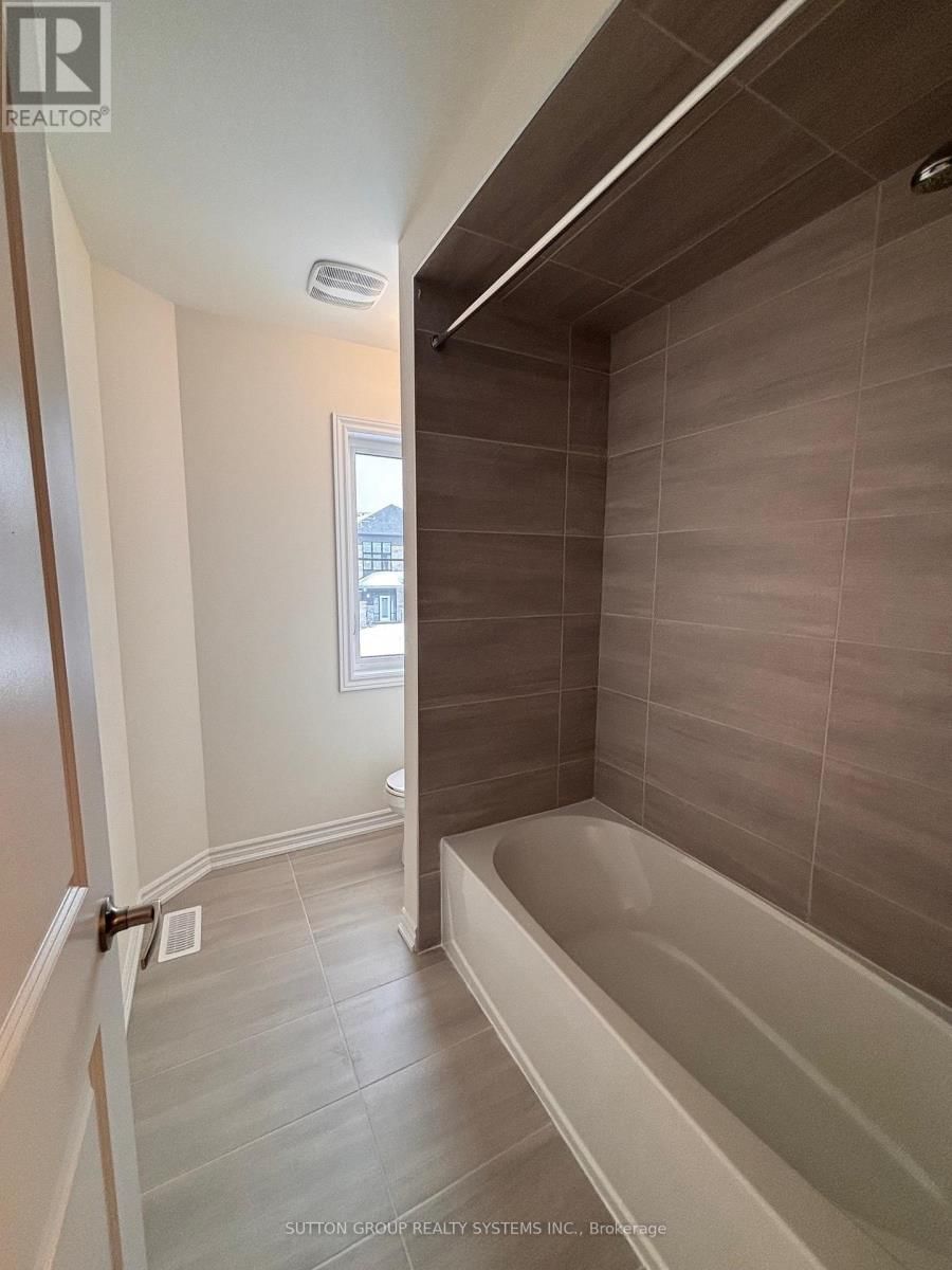 30 ROSANNE CIRCLE Image 7