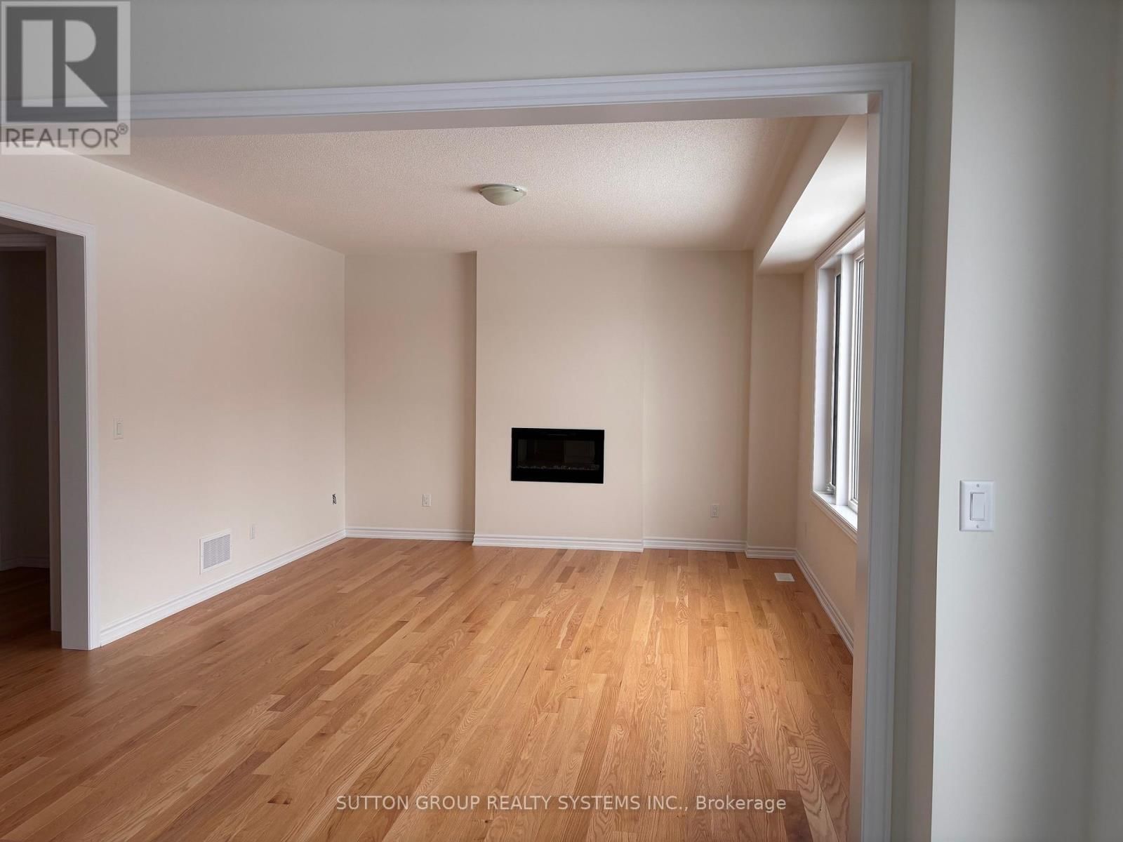 30 ROSANNE CIRCLE Image 8