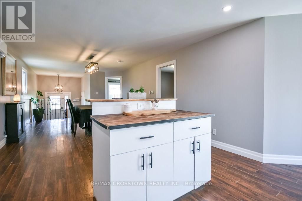 461 BARNES AVENUE Image 12