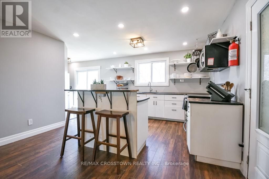 461 BARNES AVENUE Image 14