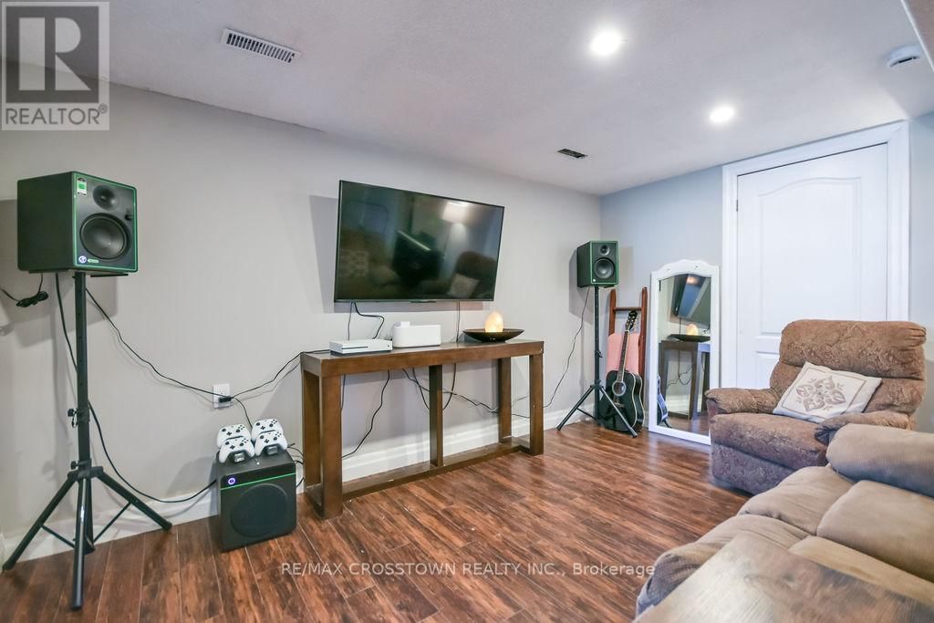 461 BARNES AVENUE Image 33