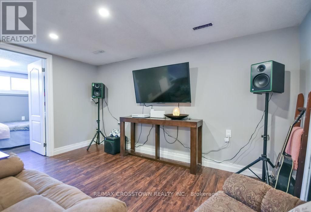 461 BARNES AVENUE Image 34