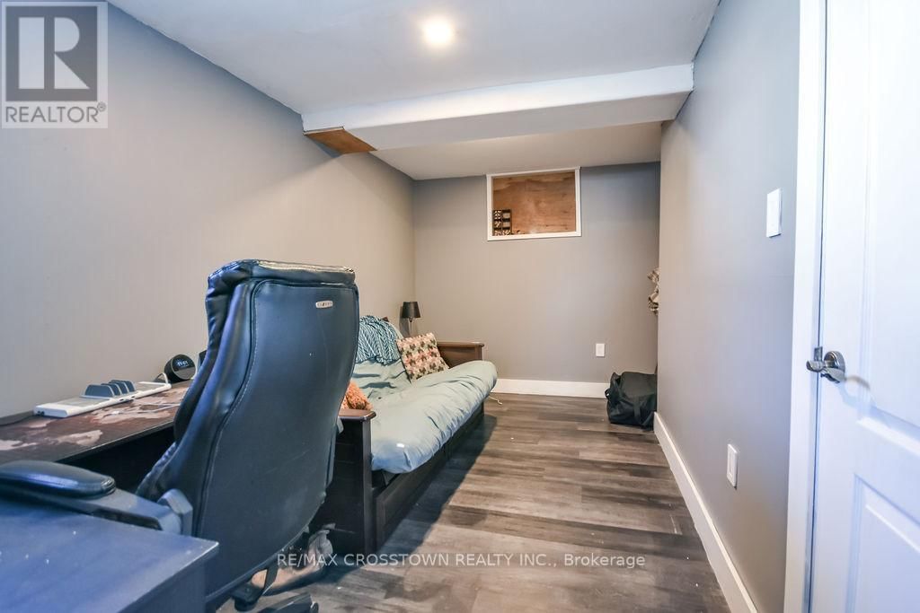 461 BARNES AVENUE Image 37