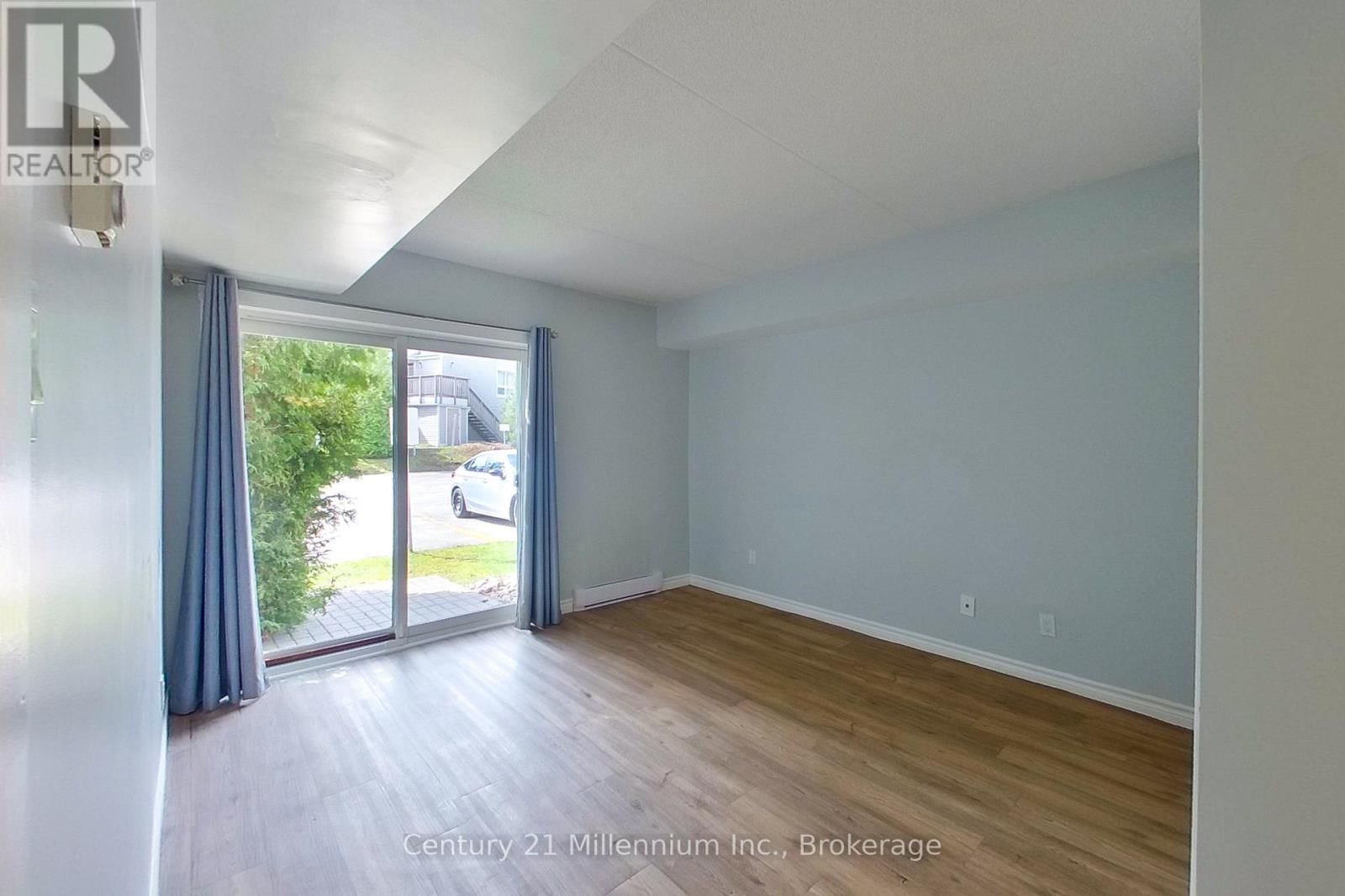 193 - 49 TROTT BOULEVARD Image 14