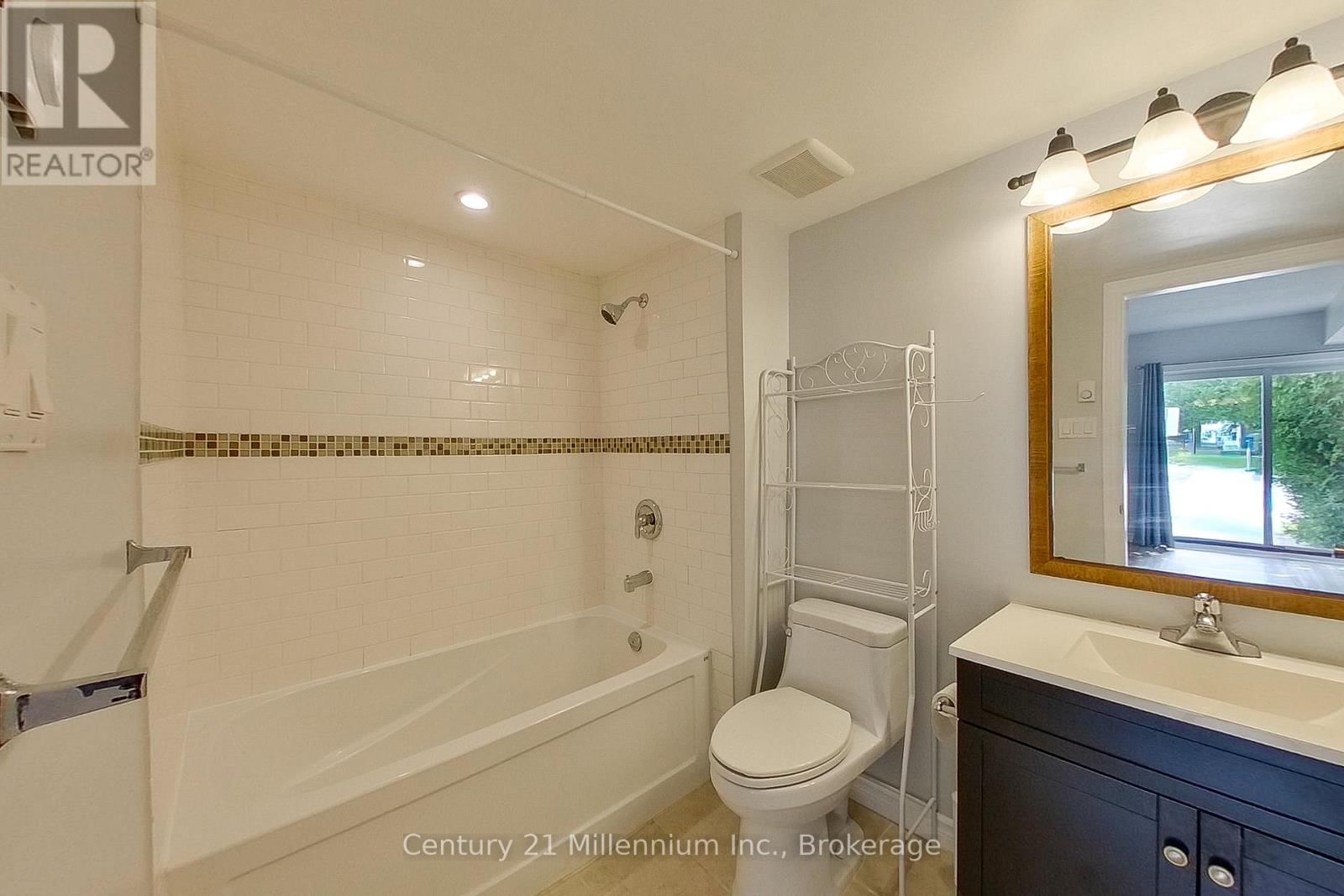 193 - 49 TROTT BOULEVARD Image 23