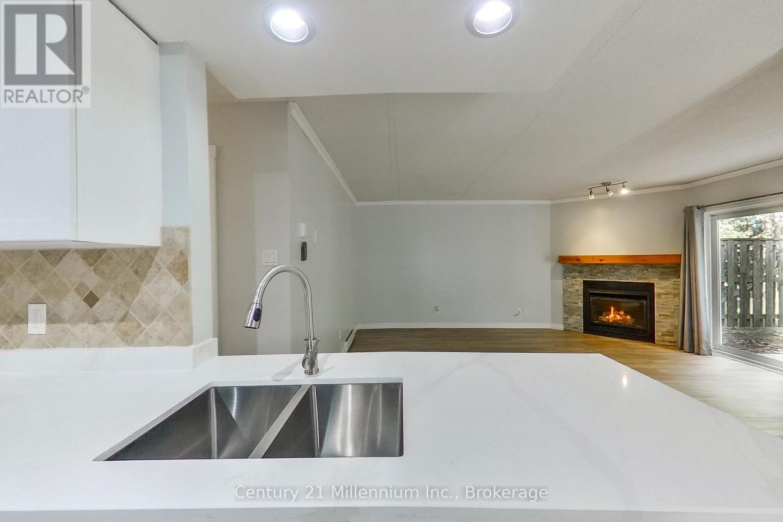 193 - 49 TROTT BOULEVARD Image 27