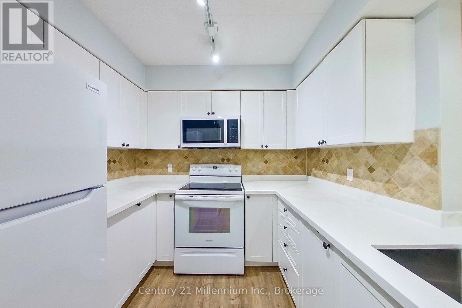 193 - 49 TROTT BOULEVARD Image 28