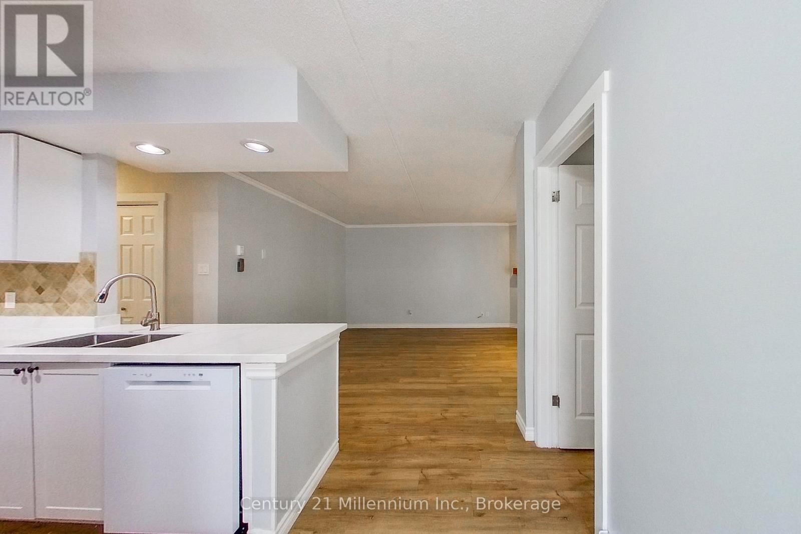 193 - 49 TROTT BOULEVARD Image 9