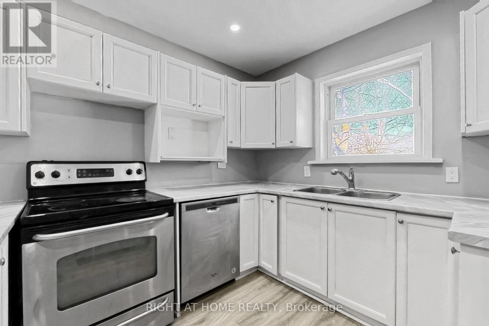 19 ALFRED STREET WEST Image 11