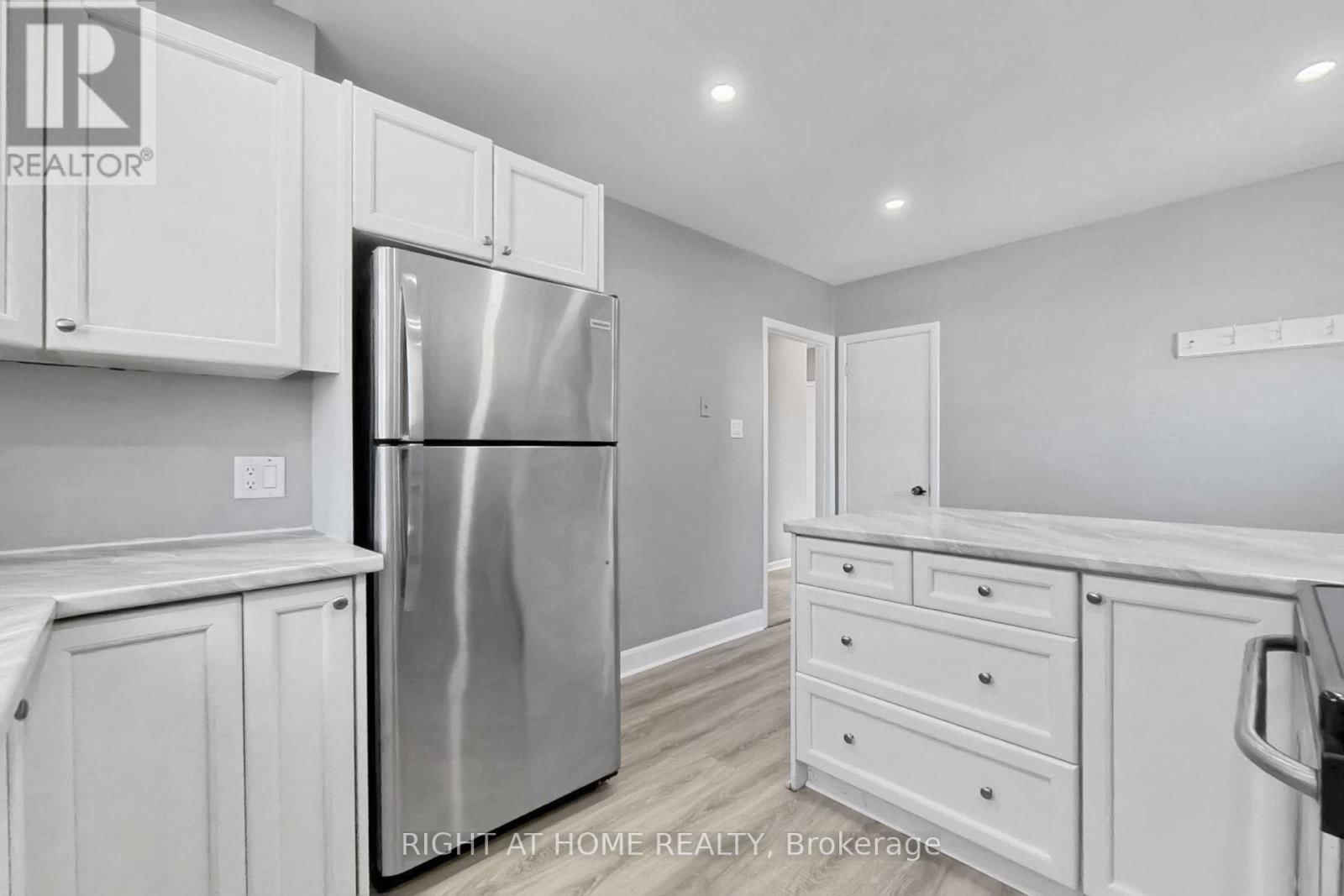 19 ALFRED STREET WEST Image 12