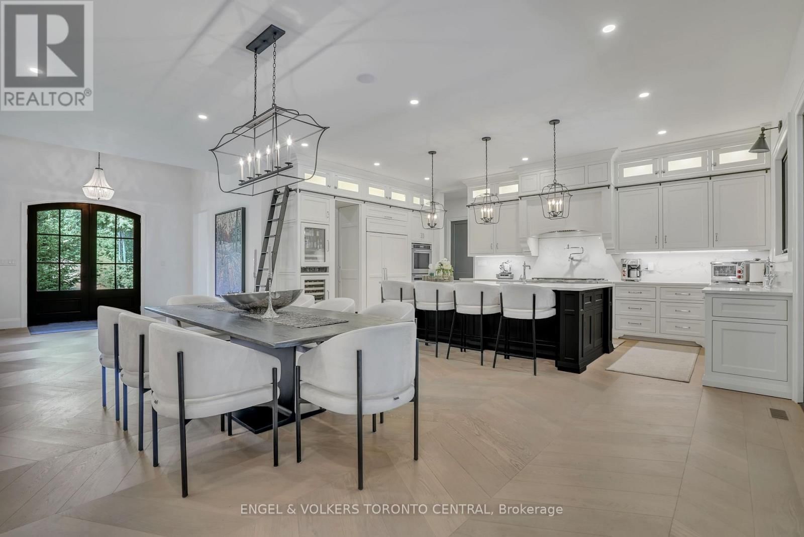 7 APTO COURT Image 11