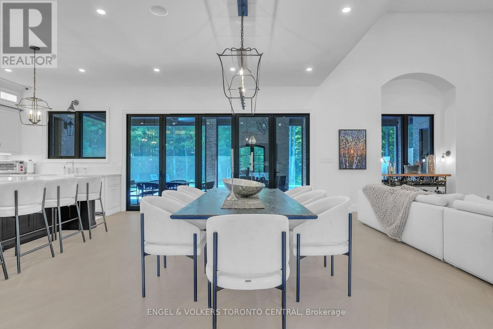 7 APTO COURT Image 12