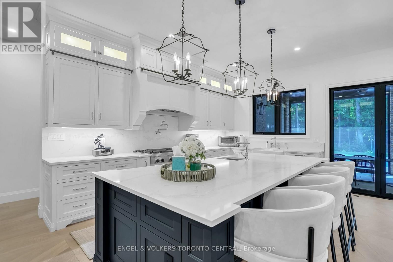 7 APTO COURT Image 13