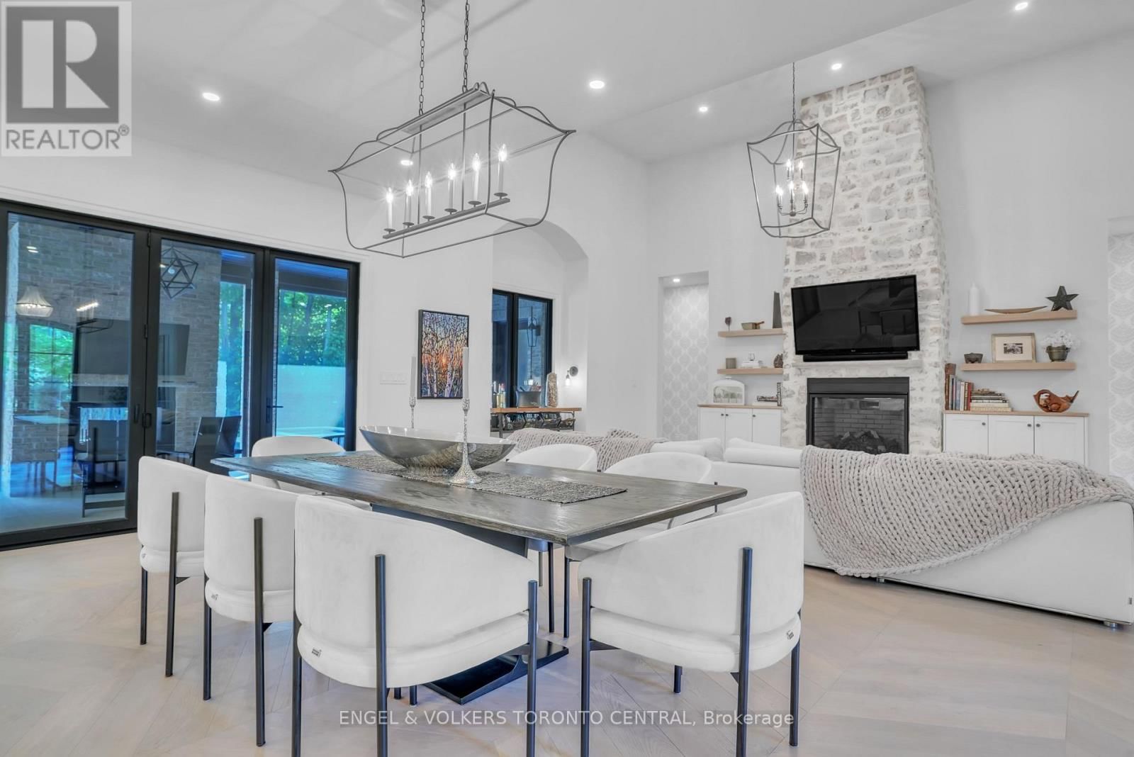 7 APTO COURT Image 14