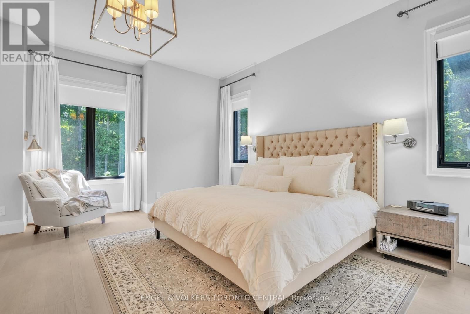 7 APTO COURT Image 22