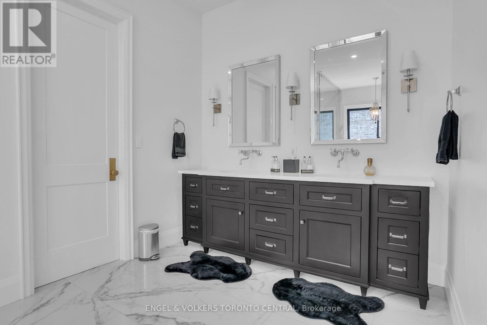 7 APTO COURT Image 24