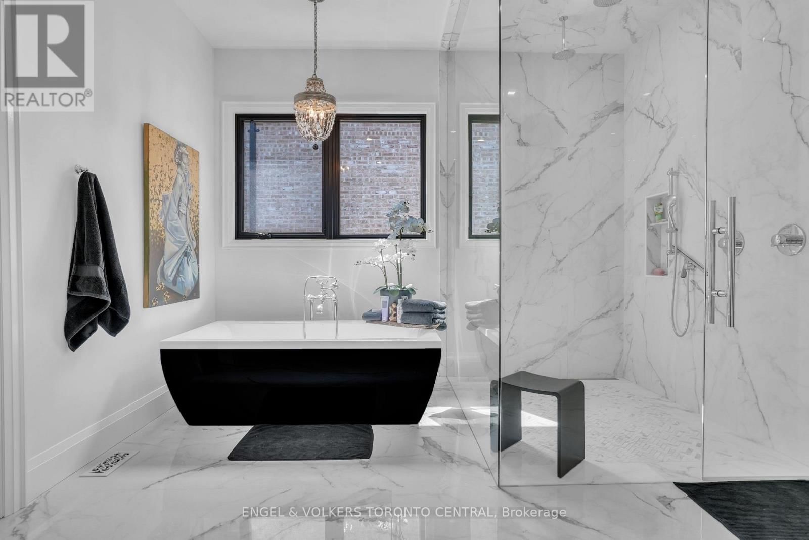 7 APTO COURT Image 25