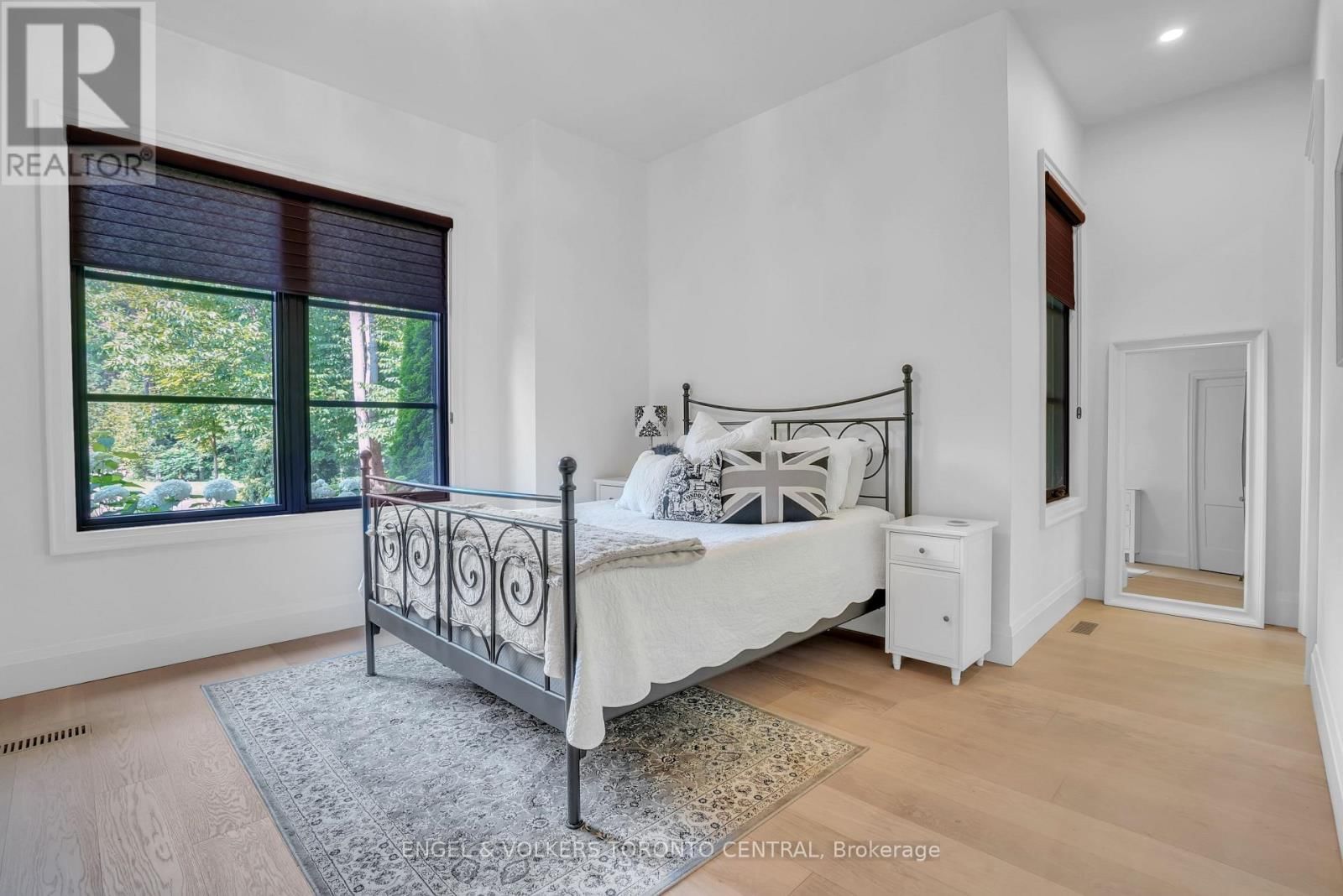 7 APTO COURT Image 26