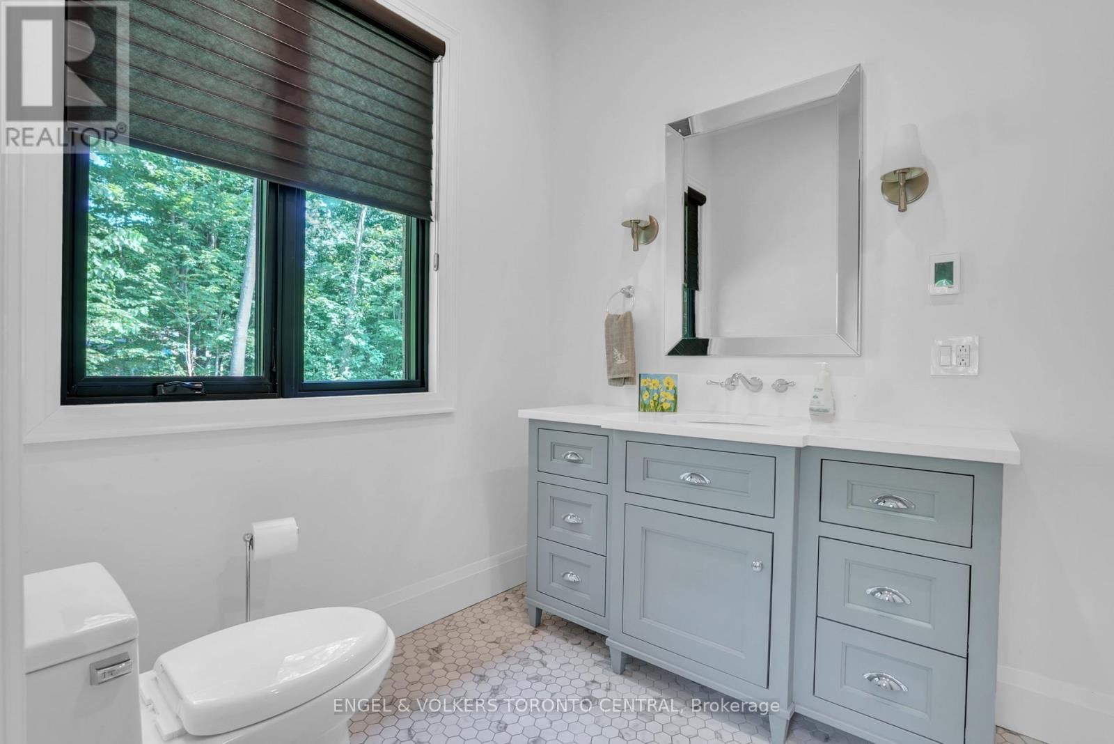 7 APTO COURT Image 27