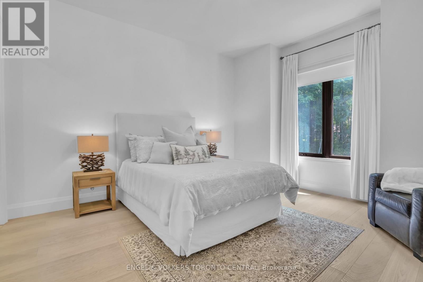 7 APTO COURT Image 28