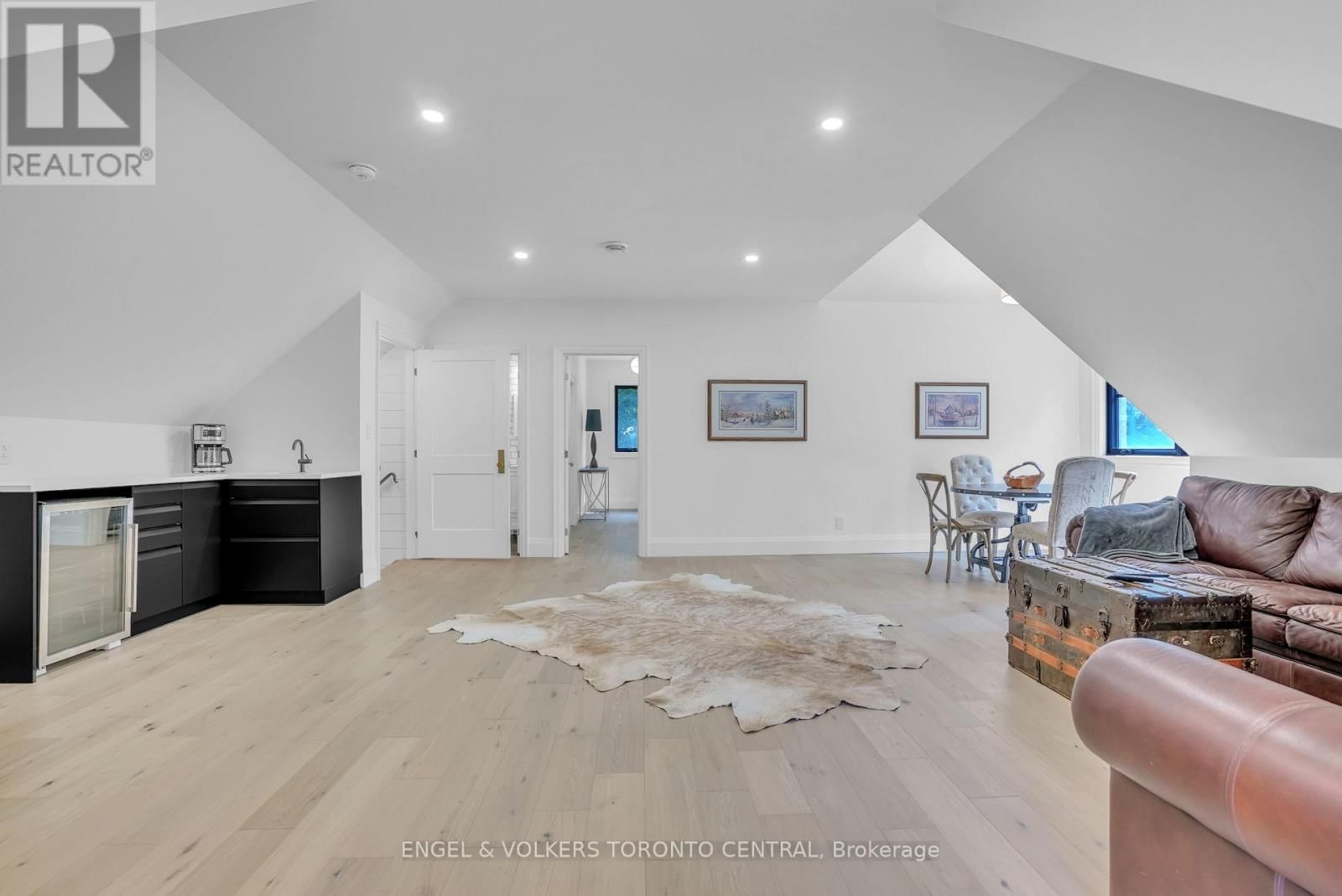 7 APTO COURT Image 29