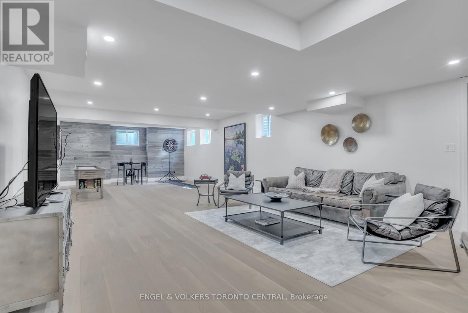 7 APTO COURT Image 32