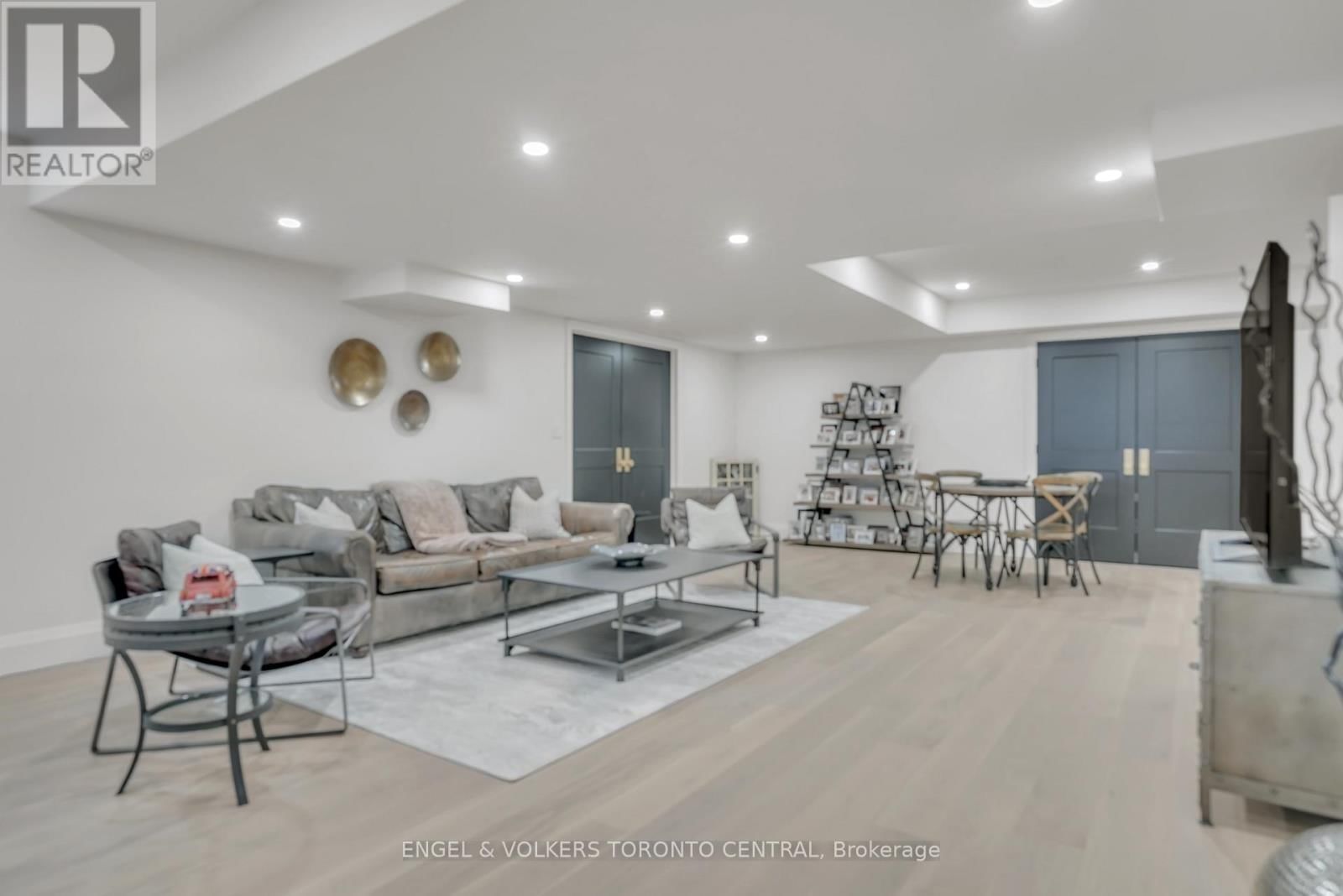 7 APTO COURT Image 34