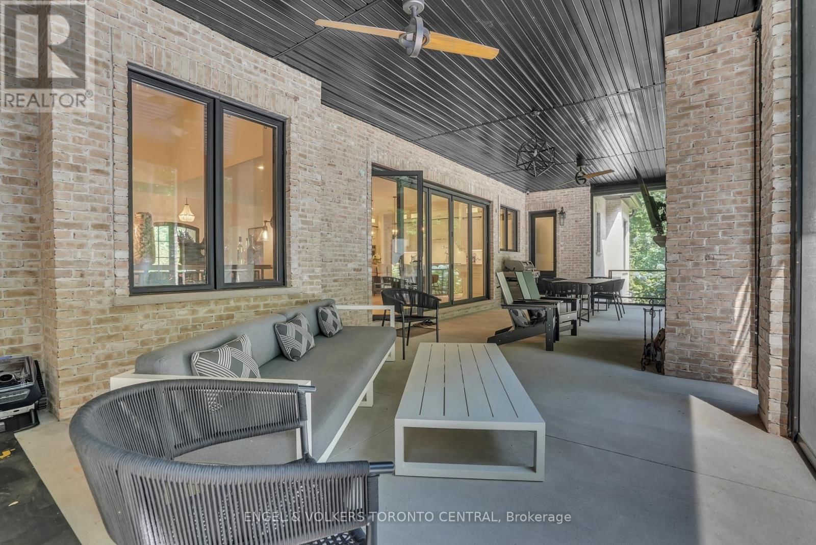 7 APTO COURT Image 36