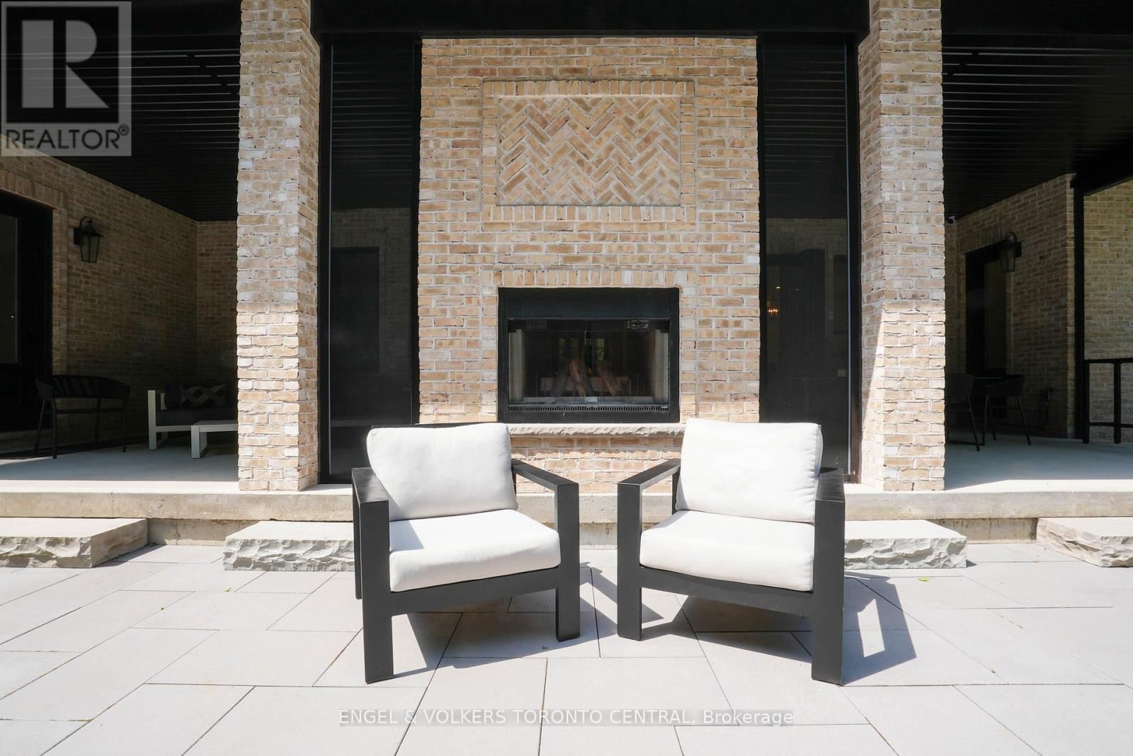 7 APTO COURT Image 37